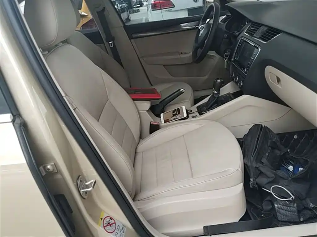 Skoda Octavia 2015 — фото 25