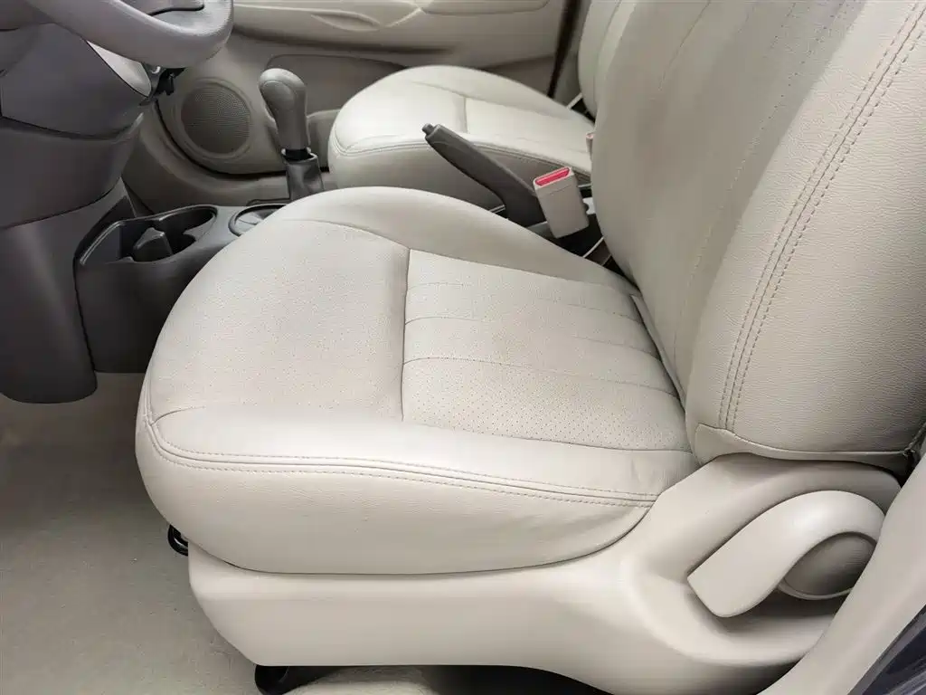 Nissan Sunny 2017 — фото 20