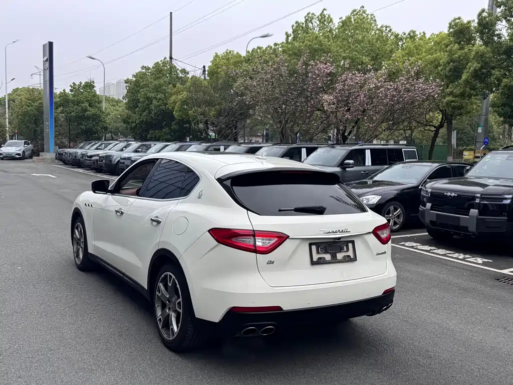 Maserati Levante 2018 — фото 20