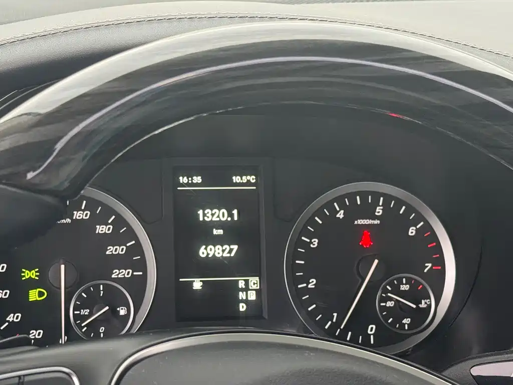 Mercedes-Benz Vito 2021 — фото 24