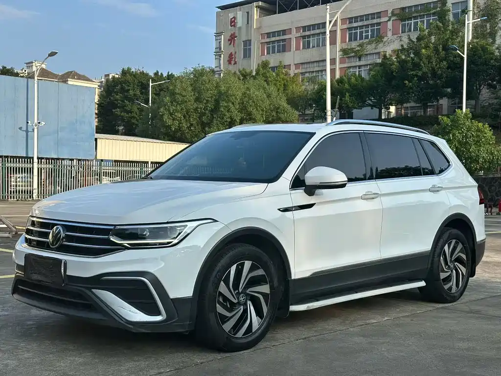 Volkswagen Tiguan L 2021 — фото 1