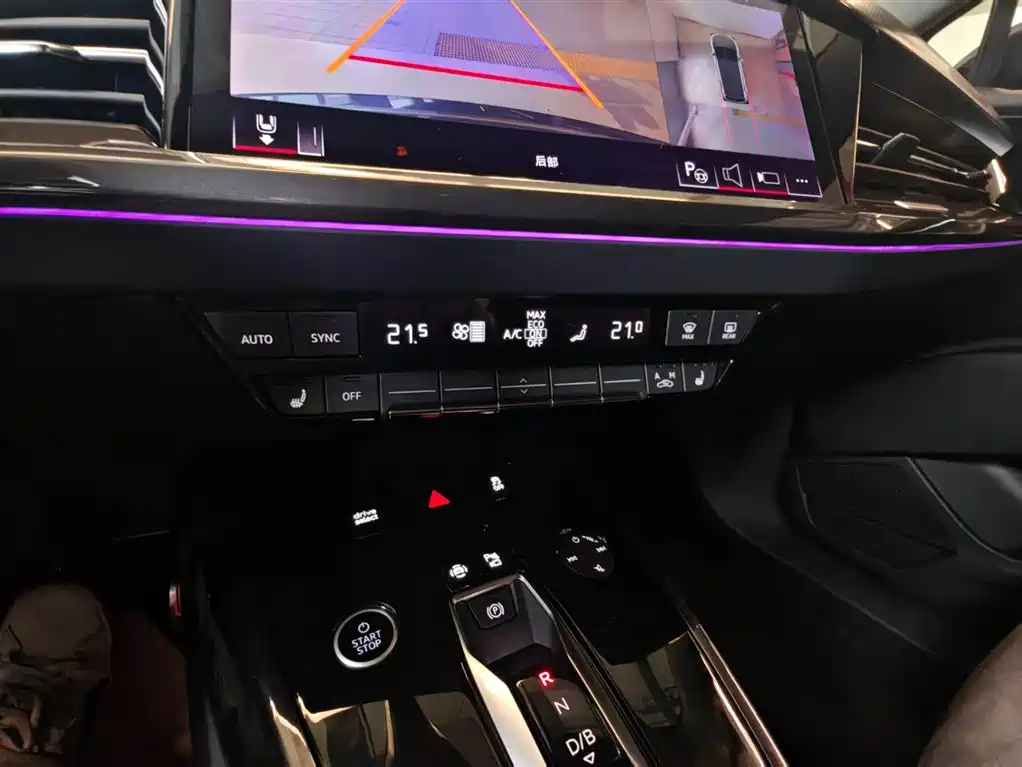 Audi Q4 e-tron 2023 — фото 4