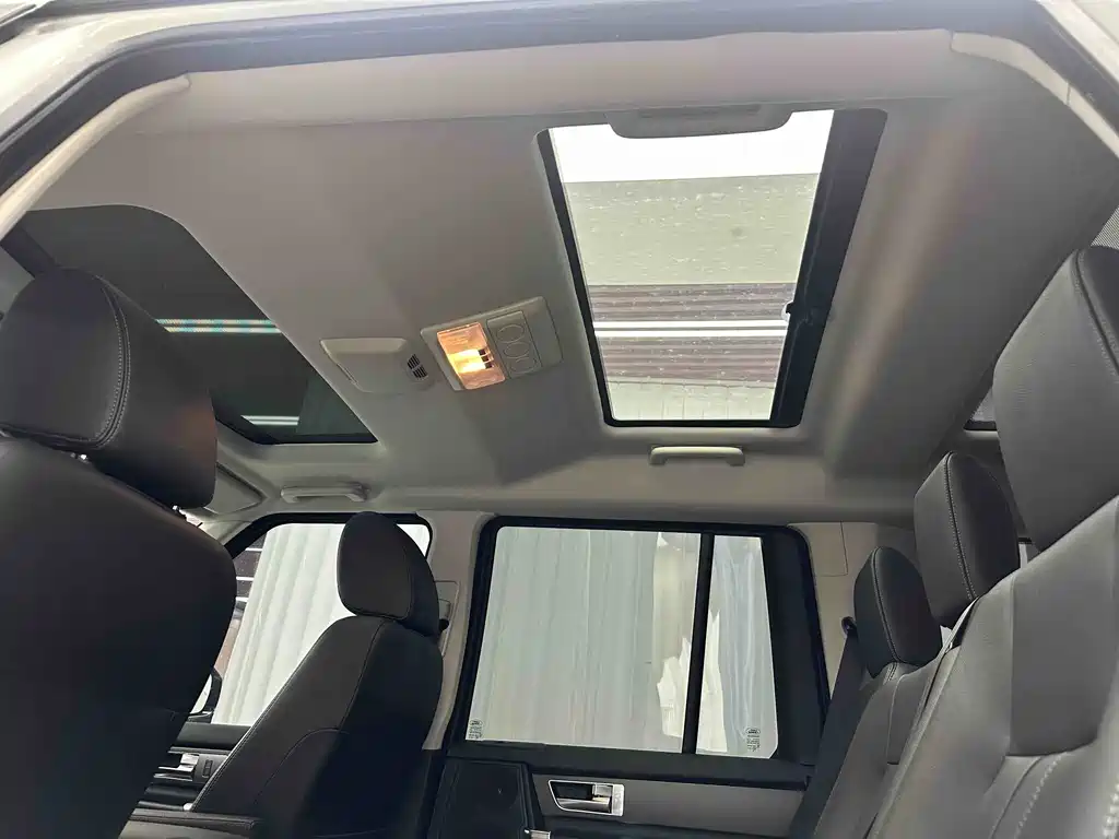 Land Rover Discovery 2016 — фото 20