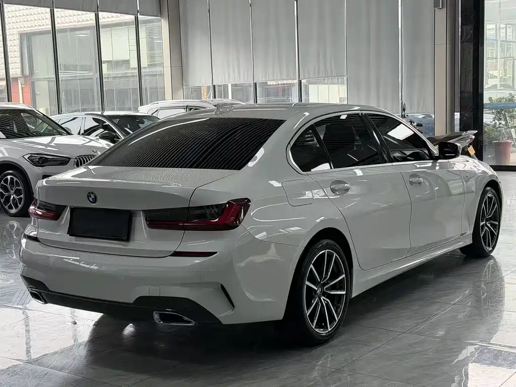 BMW 3 Series 2022 — фото 12
