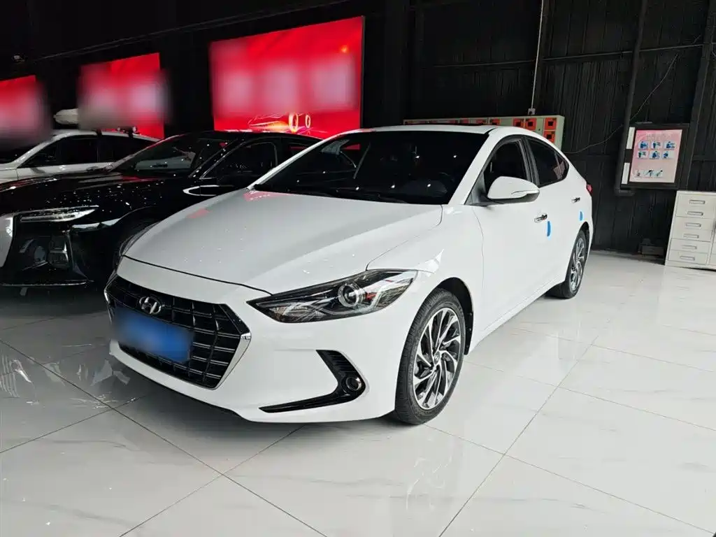 Hyundai Elantra 2020 — фото 1