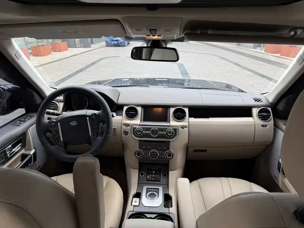 Land Rover Discovery 2015 — фото 7