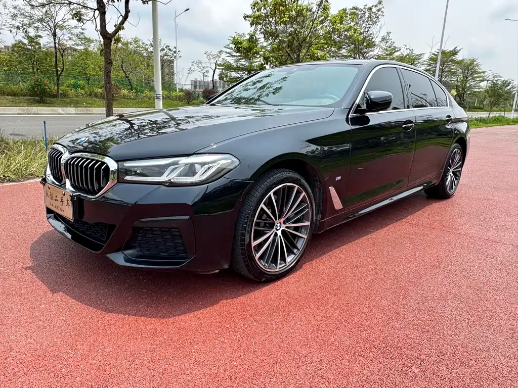 BMW 5 Series 2024 — фото 1