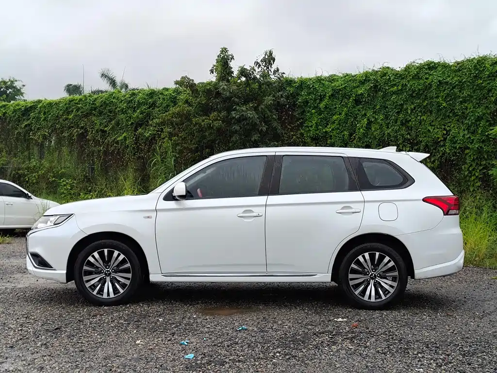 Mitsubishi Outlander 2022