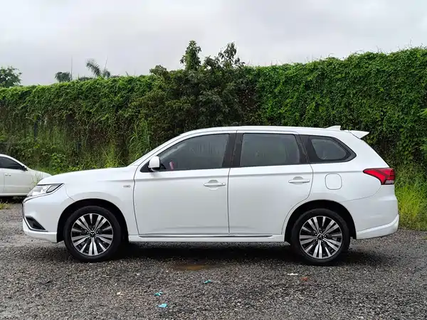 Mitsubishi Outlander 2022