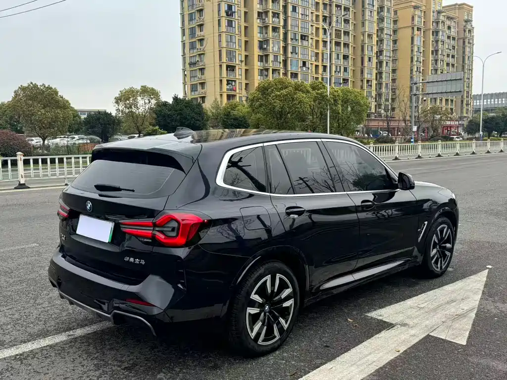 BMW iX3 2023 — фото 4