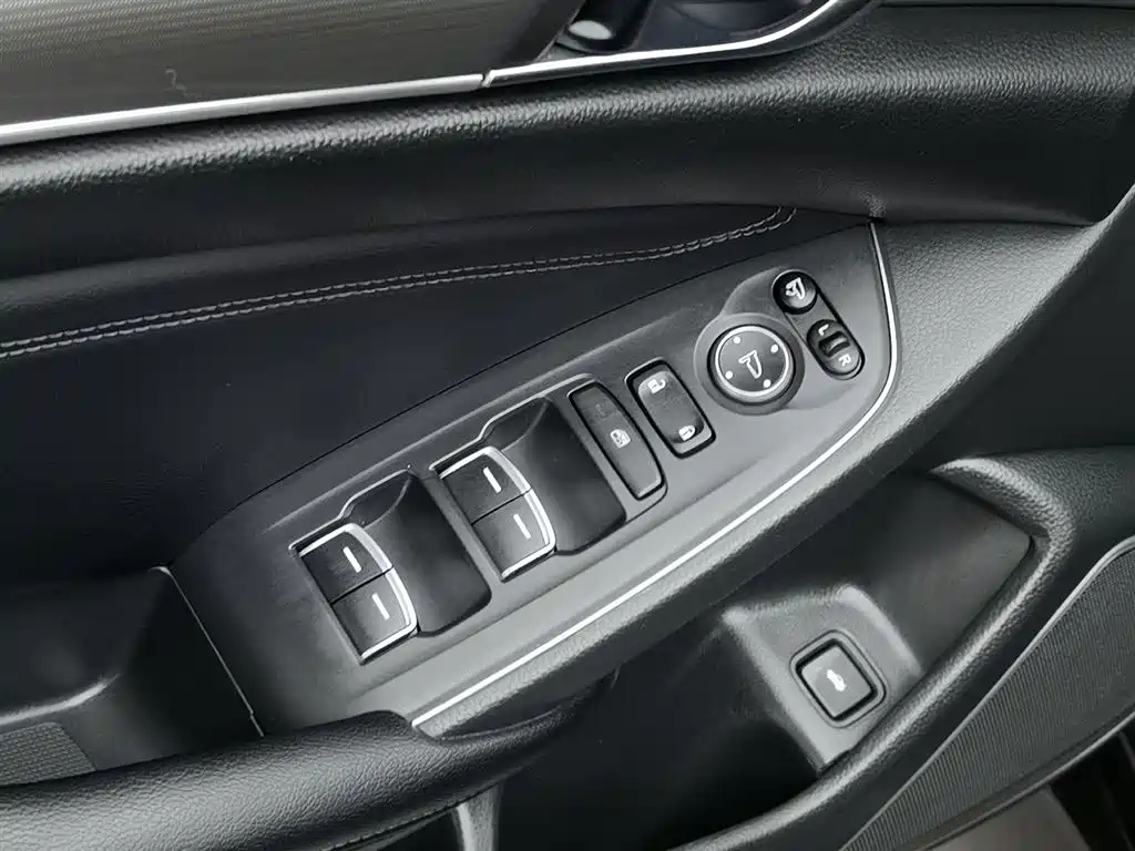Honda Accord 2022 — фото 9