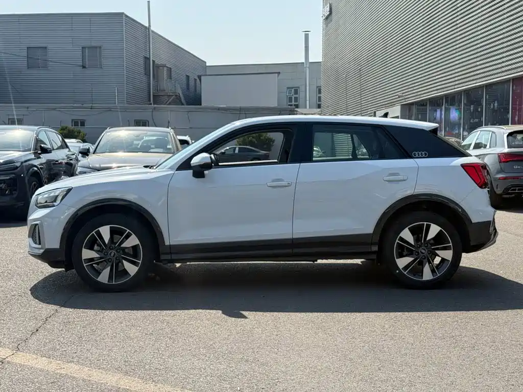 Audi Q2L 2024
