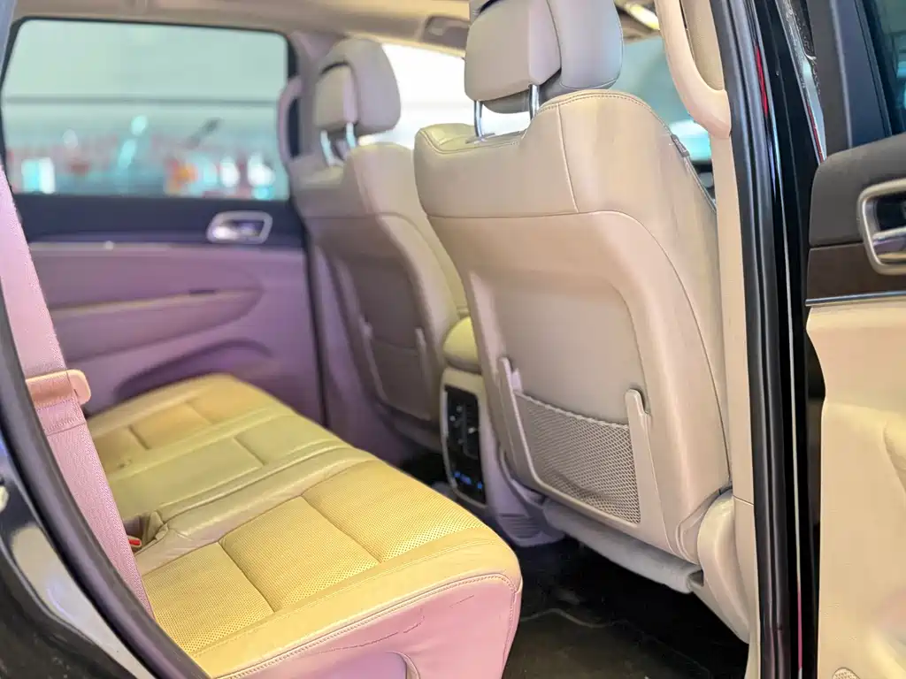 Jeep Grand Cherokee 2019 — фото 11