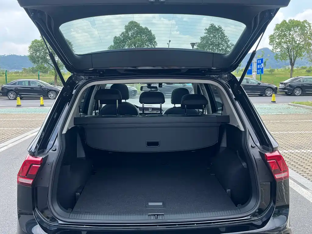 Volkswagen Tiguan L 2021 — фото 13