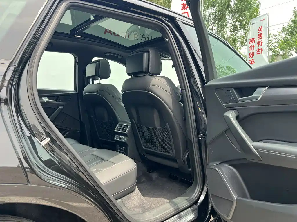 Audi Q5L 2023 — фото 10