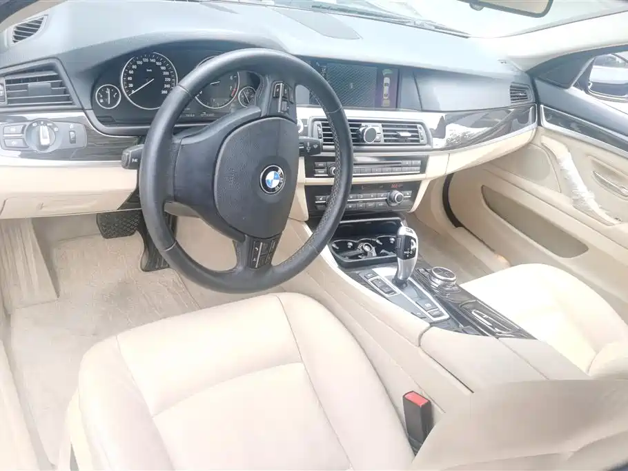 BMW 5 Series 2012 — фото 12