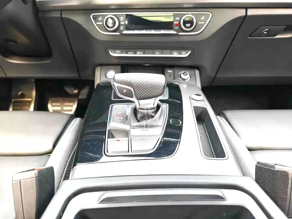 Audi Q5L 2023 — фото 6