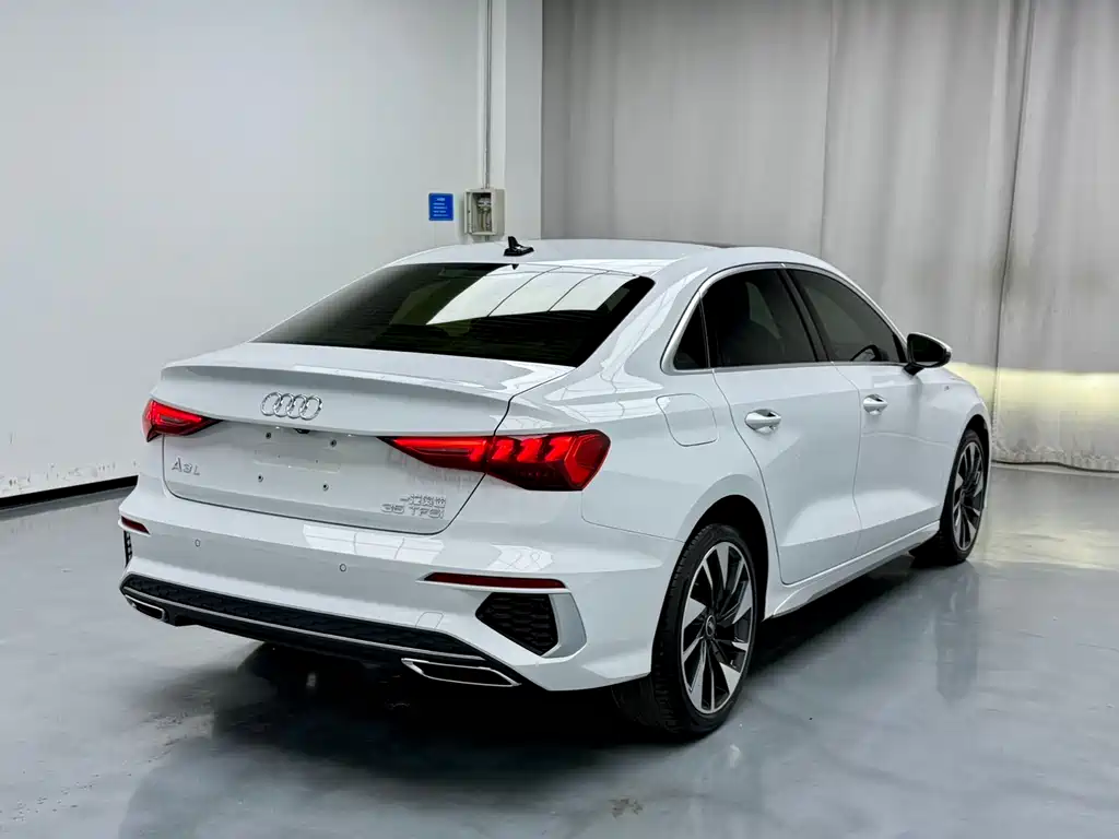 Audi A3 2023 — фото 16