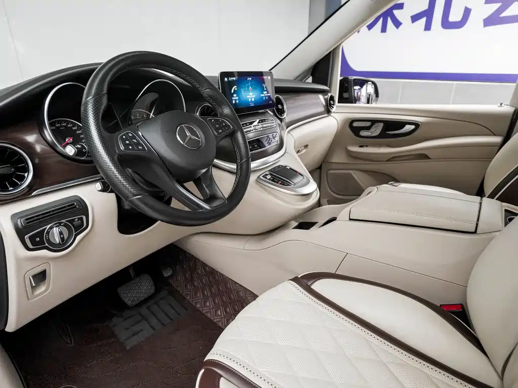 Mercedes-Benz V-Class 2021 — фото 10