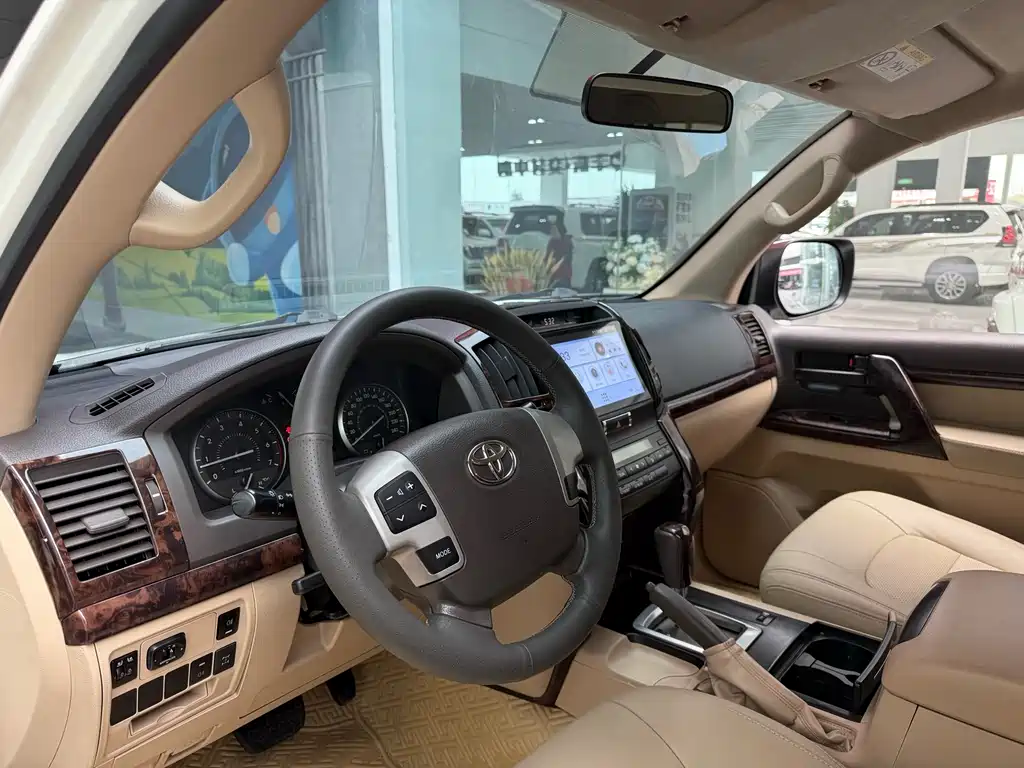 Toyota Land Cruiser 2016 — фото 10