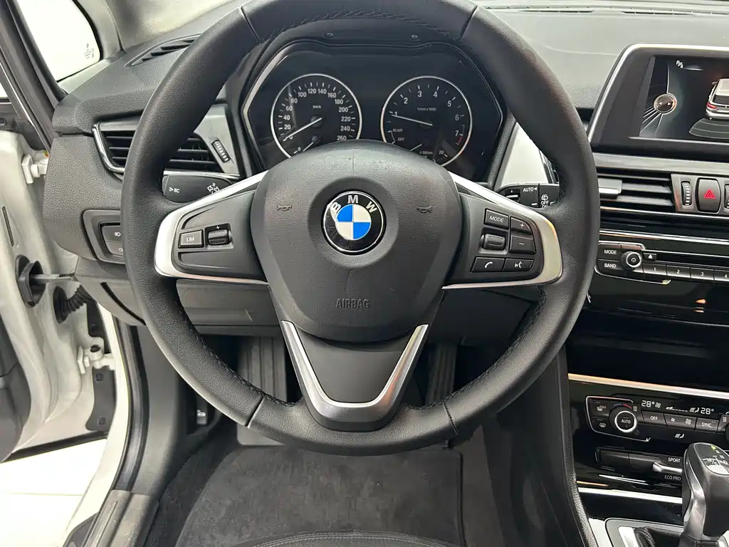 BMW 2 Series Active Tourer 2018 — фото 11