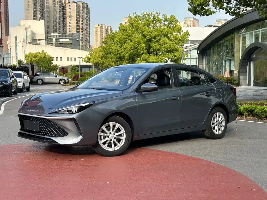 Roewe i5 — фото 1