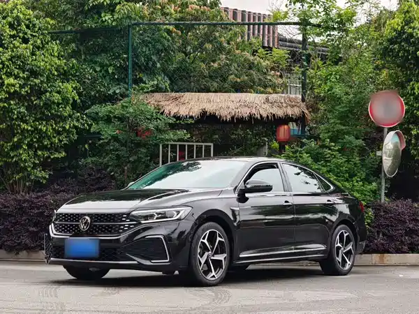 Volkswagen Passat 2023