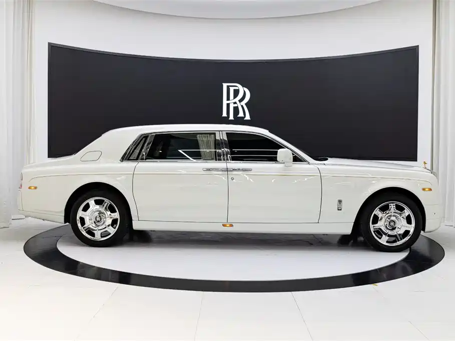Rolls-Royce Phantom 2016 — фото 7