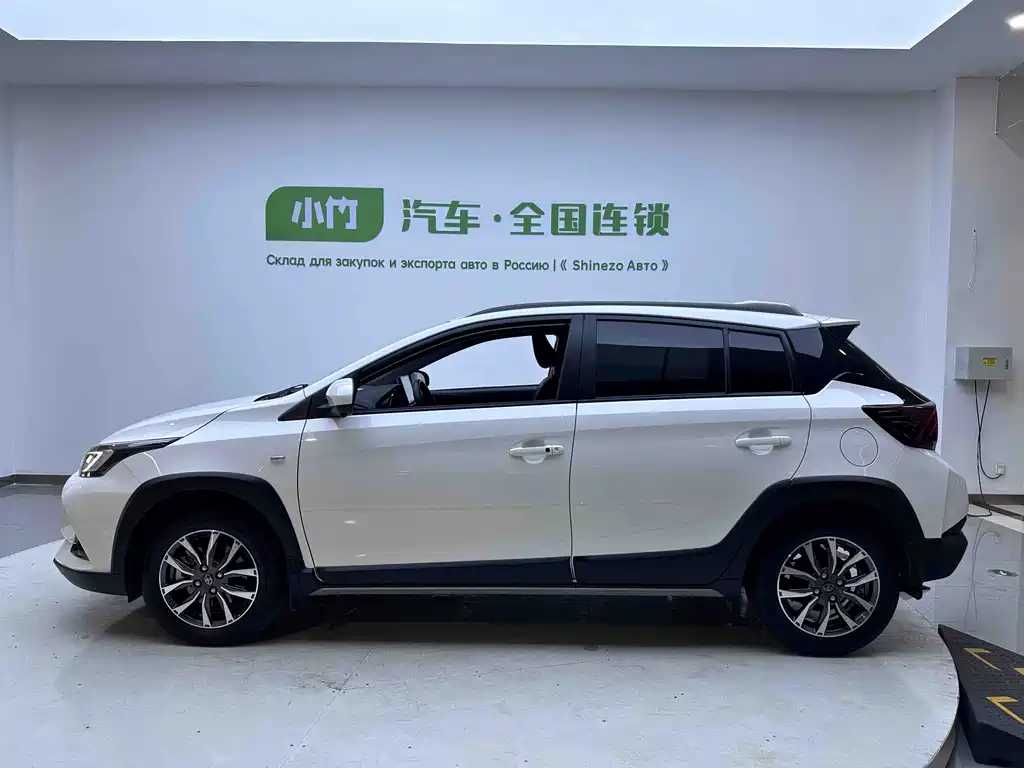 Toyota Yaris L 2022 — фото 7