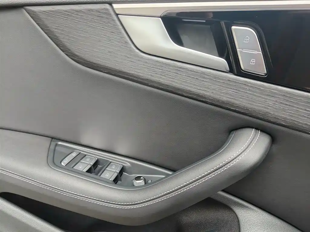 Audi A4L 2024 — фото 12