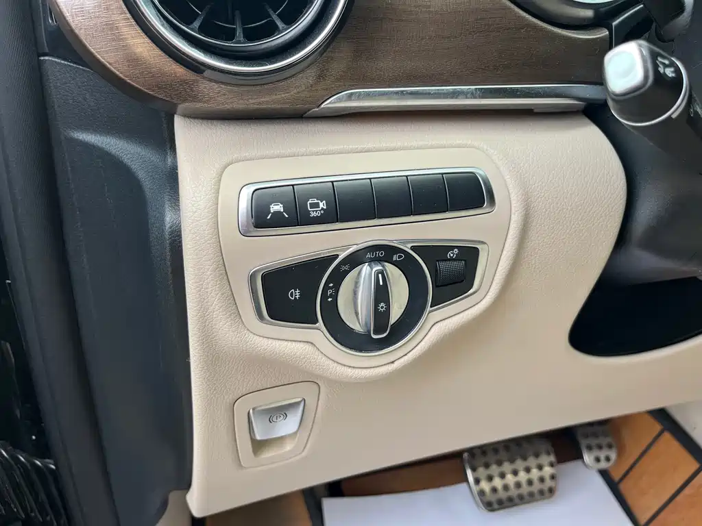 Mercedes-Benz V-Class 2020 — фото 14