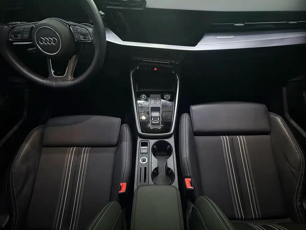 Audi A3 2023 — фото 10
