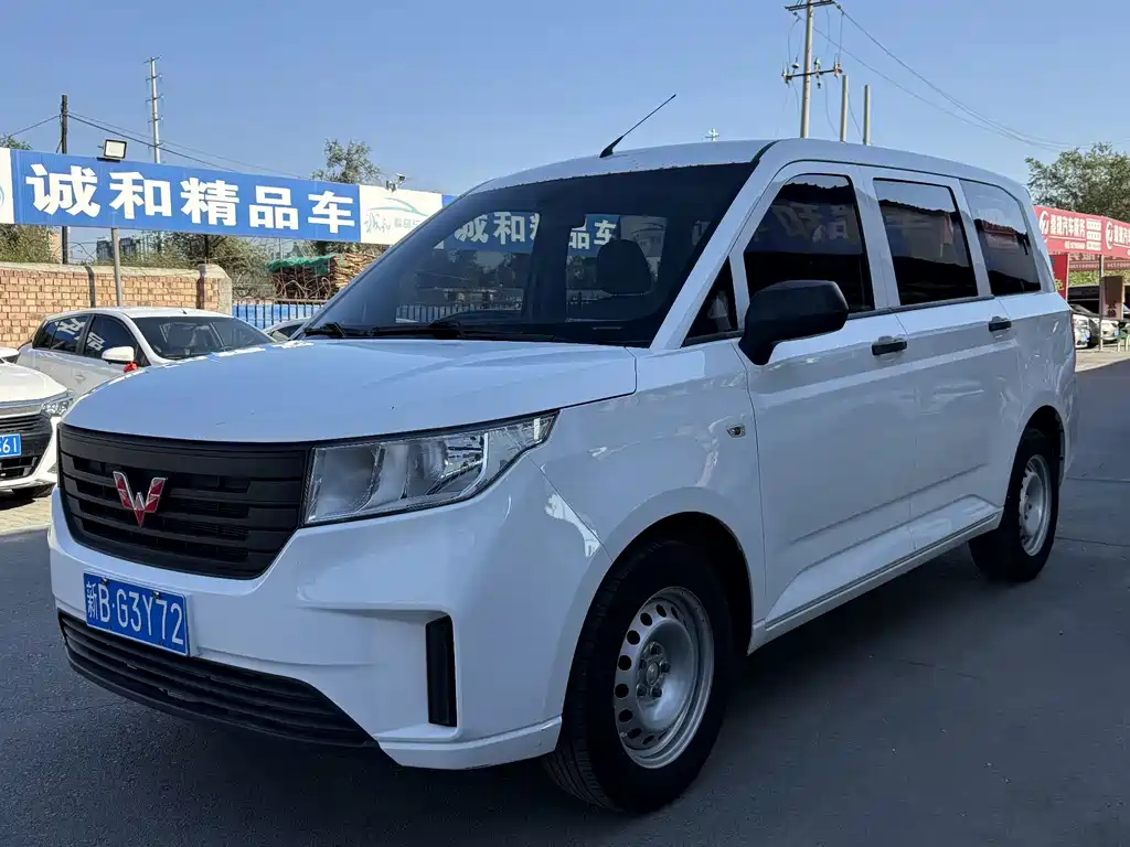 Wuling Hongguang PLUS 2022