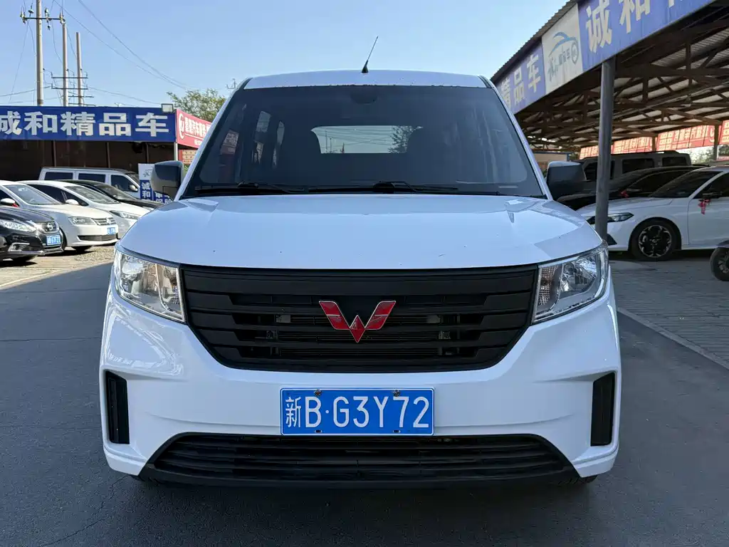 Wuling Hongguang PLUS 2022