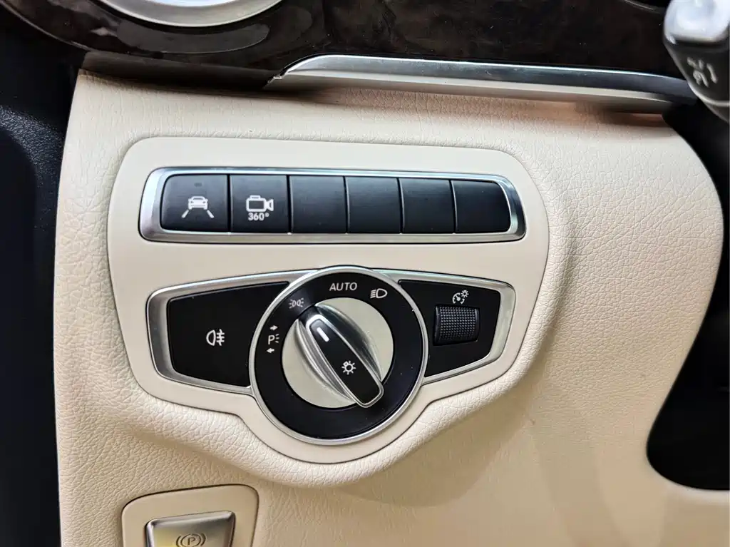 Mercedes-Benz V-Class 2018 — фото 29