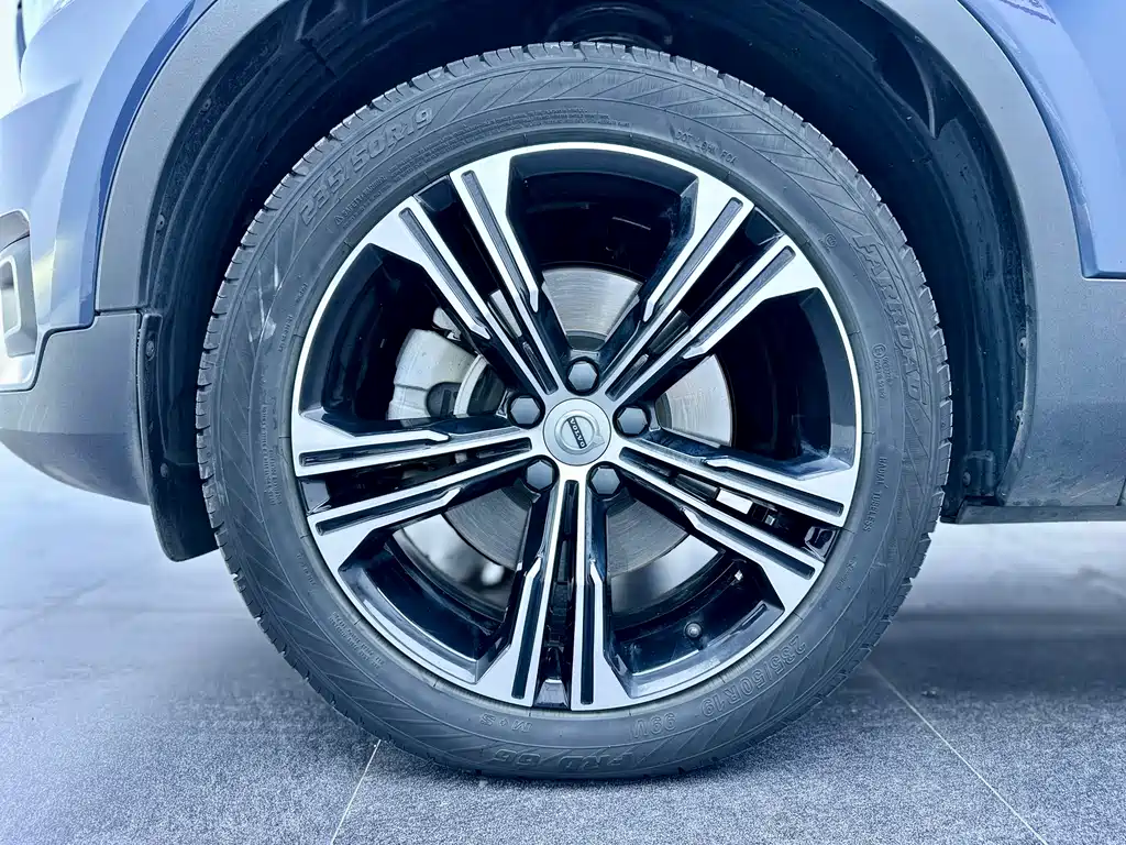 Volvo XC40 2021 — фото 13