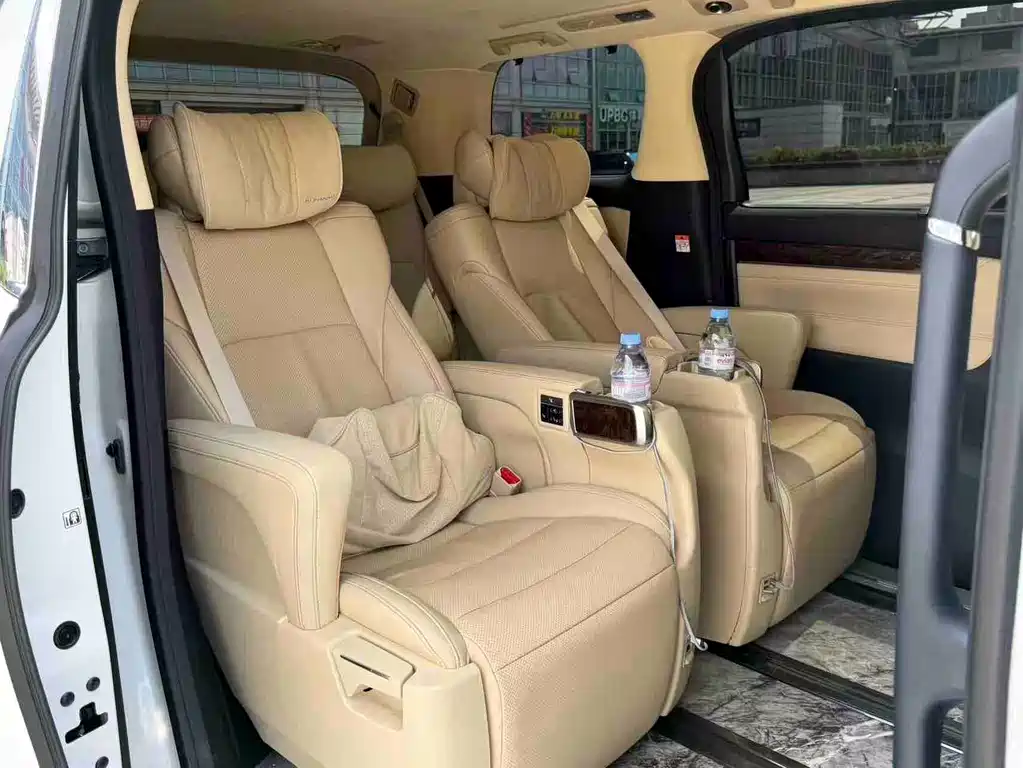Toyota Alphard 2023 — фото 8