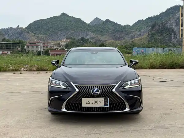 Lexus ES 2020