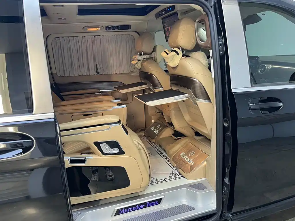 Mercedes-Benz V-Class 2022 — фото 13