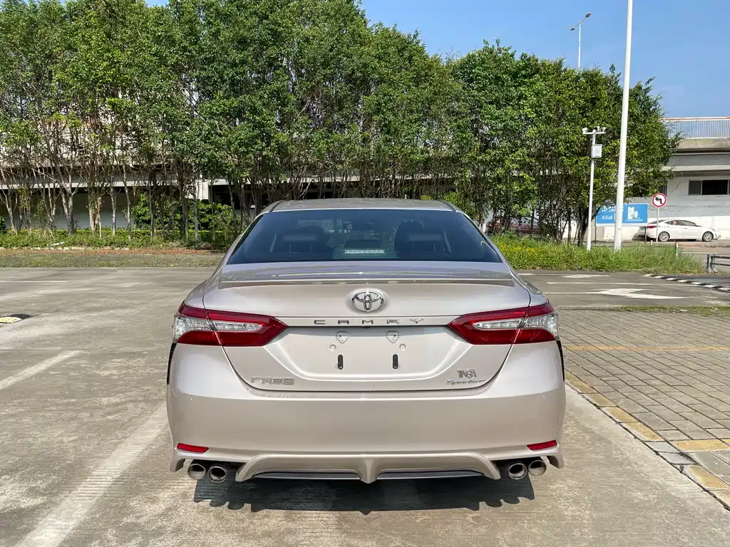 Toyota Camry 2019 — фото 13