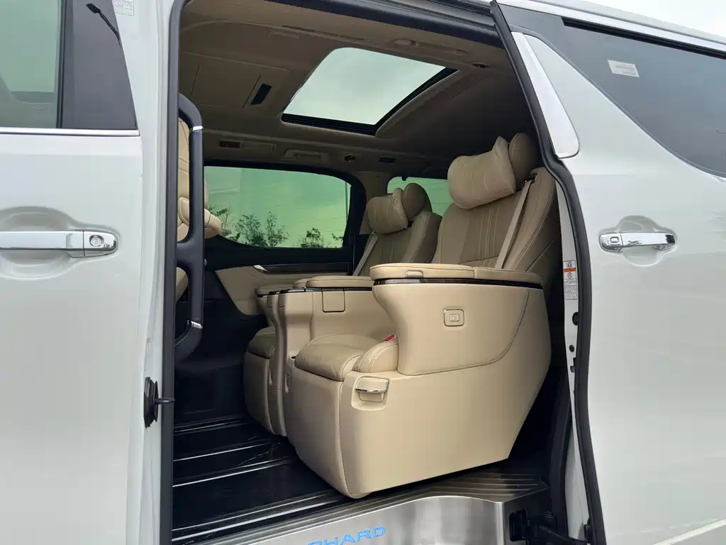 Toyota Alphard 2021 — фото 10
