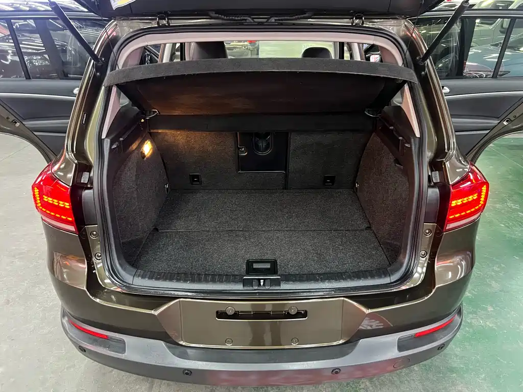 Volkswagen Tiguan 2018 — фото 16