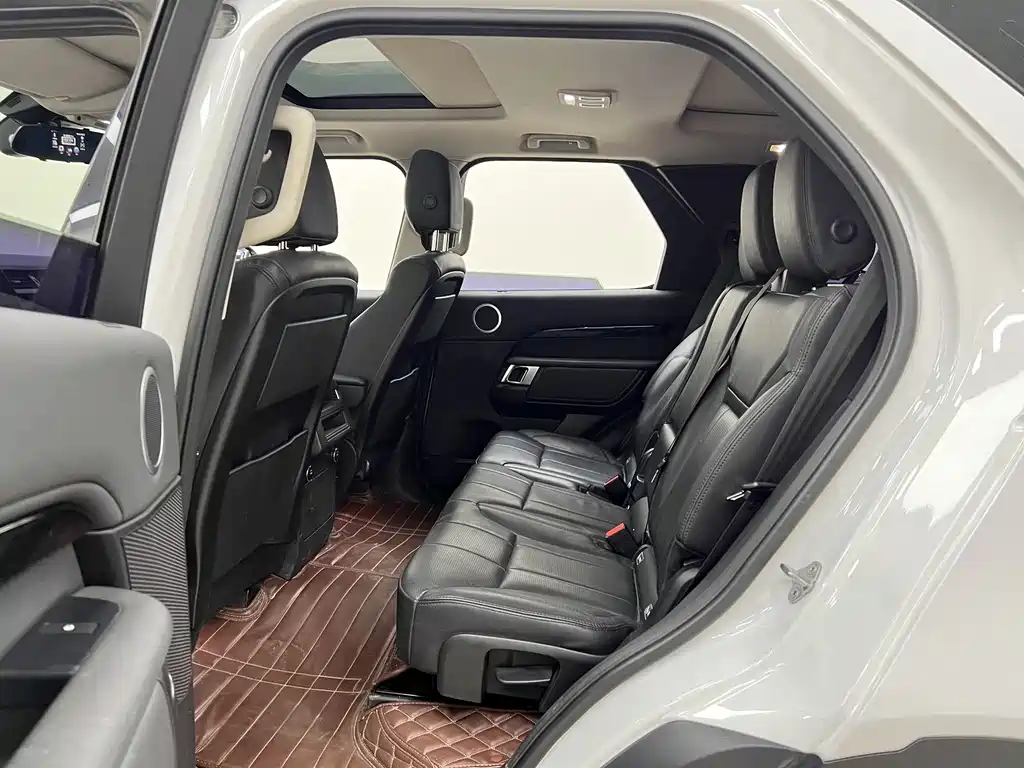 Land Rover Discovery 2017 — фото 17