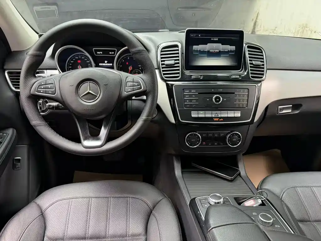 Mercedes-Benz GLE 2016 — фото 14
