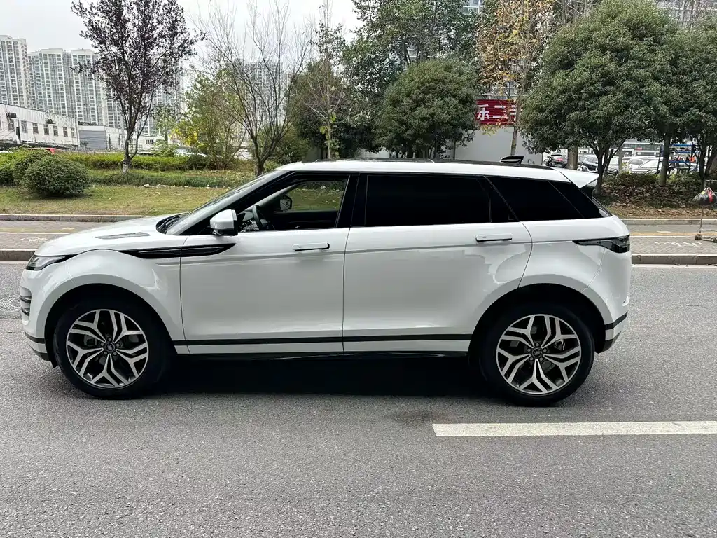 Land Rover Evoque 2023 — фото 4