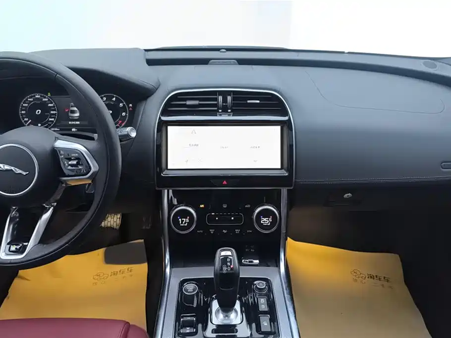 Jaguar XEL 2023 — фото 13