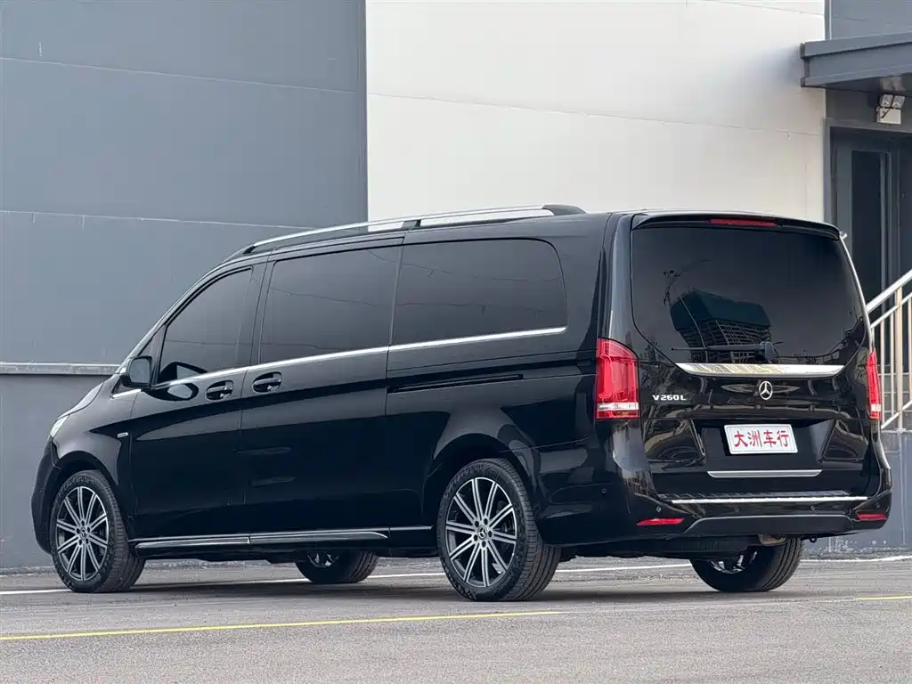Mercedes-Benz V-Class 2023 — фото 9