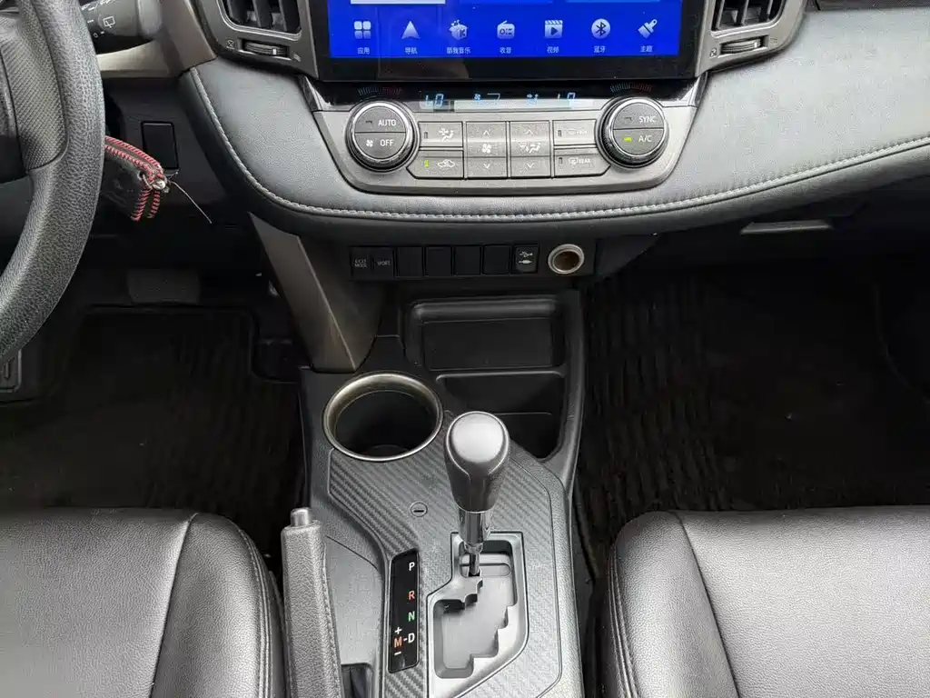Toyota RAV4 2016 — фото 11