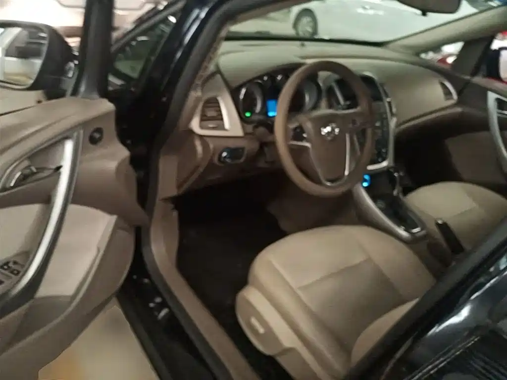 Buick Excelle 2015 — фото 16