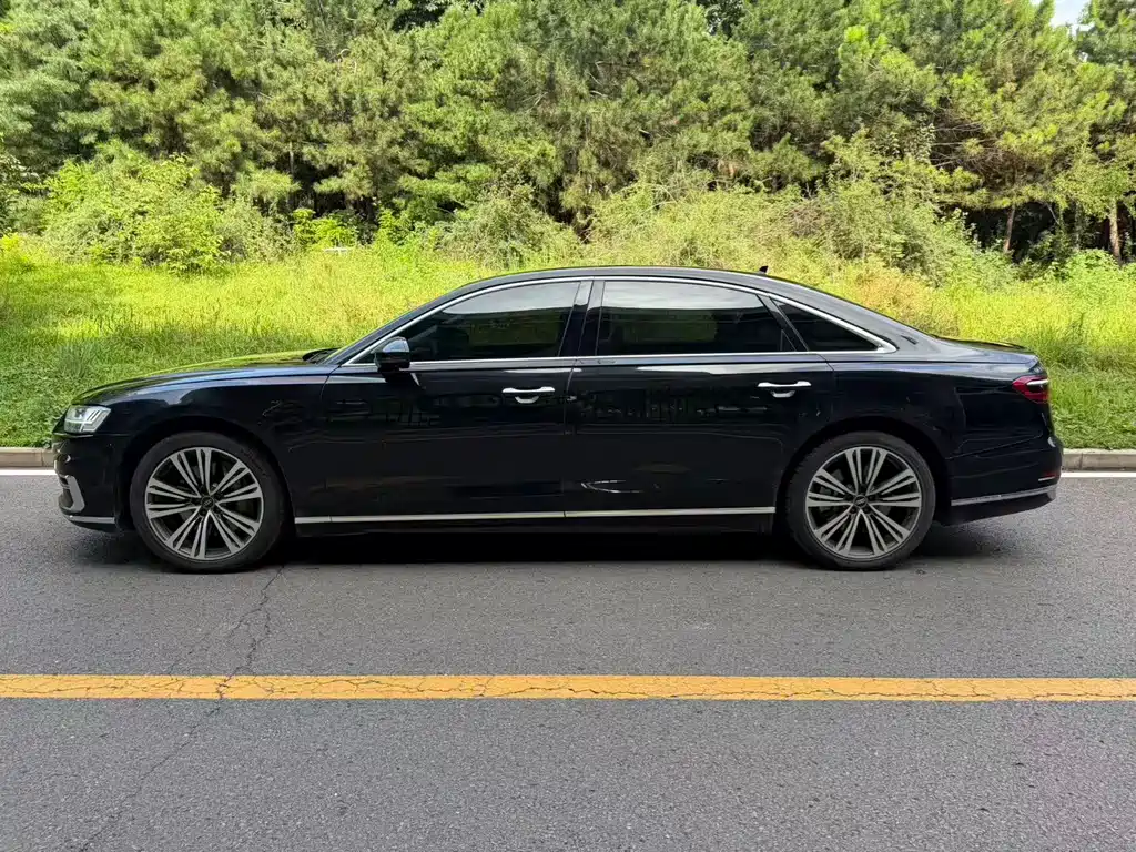 Audi A8 2022 — фото 3